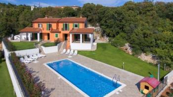 Villa dans un emplacement privilégié dans la région de Rabac, à 4,5 km de la mer 