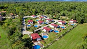 Complex of mobile homes with swimming pools in Tinjan, on 8.000m2 