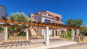Detached house with 3 apartments and sea view in Šotovento on Krk island (peninsula) 
