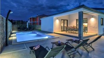 Modern single level villa near the city noise, yet close to Pula 