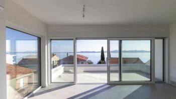 New duplex apartment with roof terrace just 40 meters from the beach 