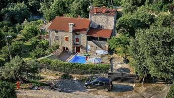 Deux maisons en pierre d&#39;Istrie avec piscine 