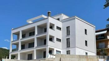 Apartment in a new building with a sea view, Opatija 