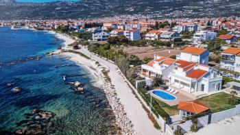 Rare villa en bord de mer à Kastel Stafilic, avec piscine et superbes vues sur la mer 