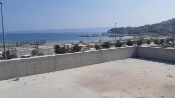 Nekompletní hotel na prodej pouhých 50 metrů od moře v oblasti Splitu 