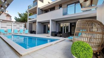 Modern apart-villa with 4 apartments just 50 meters from the sea 