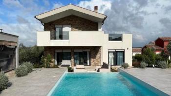 Unexpectedly modern villa in Marčana with swimming pool 