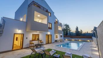 Villa just 30 meters from the sea in Kastela 