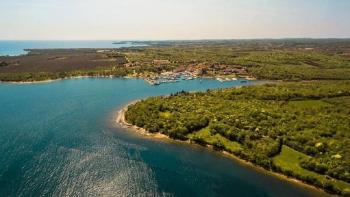 Terrain pas cher à Poreč à seulement 200 mètres de la mer - unique ! 