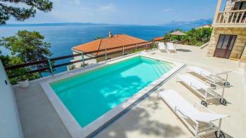 Great villa just 30 meters from the sea on Brac island 