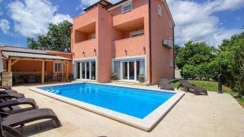 Villa with pool 300 m from the beach in Medulin 