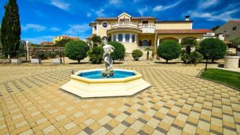 Extravagant villa for sale in Vodice with swimming pool, garage, fitness, playroom 