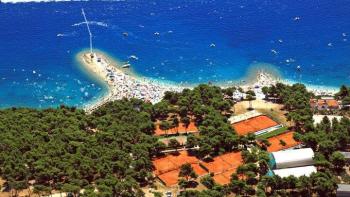 Terrain au bord de l&#39;eau à Makarska, T1-T2 (pour la construction d&#39;hôtels et d&#39;appart-hôtels) 