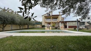 Apart-house of 6 apartments in Umag just 2 km from the sea 