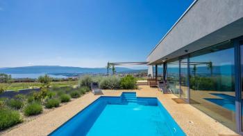Villa de luxe au design contemporain avec vue sur la mer à Krk 