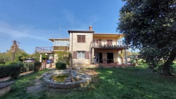 Villa of 330 sq.m. in Brtonigla on more than hectare of land 