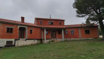 Villa im Bau in der Gegend von Rovinj, nur 5 km vom Meer entfernt 