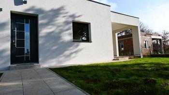 Villa nouvellement construite à prix abordable à Ližnjan 