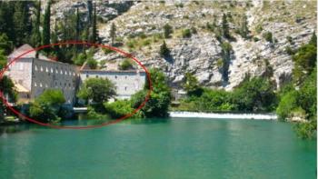 Offre d'un ancien moulin dans la région de Dubrovnik à transformer en hôtel de charme ou complexe de 27 à 40 appartements de luxe avec piscine 