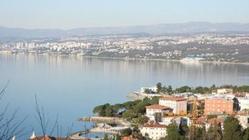Einfamilienhaus 340m2 mit Panoramablick auf das Meer + Garten 600m2 in Opatija 
