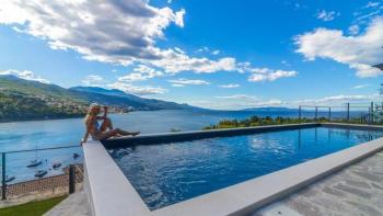 Luxury 2-bedroom apartment on Opatija riviera in Volosko right by the sea 