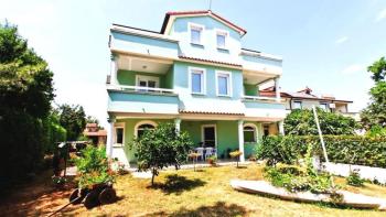 Апарт-дом из 11 квартир в Медулине, прекрасный зеленый район всего в 500 метрах от моря 