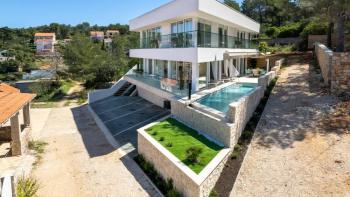 Villa 4 étoiles ultramoderne à Hvar avec piscines intérieure et extérieure 