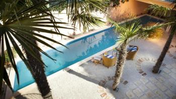 Beau palais vénitien sur l'île de Hvar avec piscine 