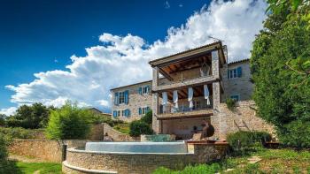 Superbe villa en pierre de style toscan avec vue sur la mer à Sveti Lovrec 