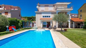 Detached villa with swimming pool in Viškovo, Marinići over Rijeka, with distant sea views 