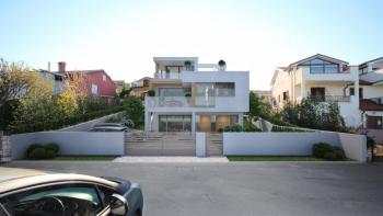 Modern villa in Crveni Vrh, Umag just 200 meters from the sea with Piran and Portoroz sea views 