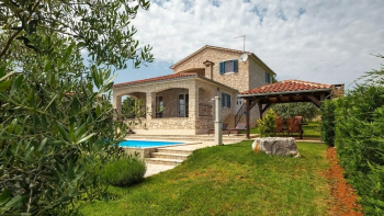 Mesmerizing stone villa with swimming pool in Porec area 