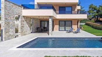 Impeccable quality villa of contemporary design in Porec area, with distant sea views! 