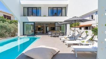 Superbe villa de design moderne à Supetar sur l'île de Brac 