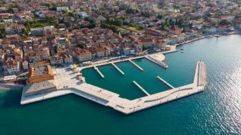 Appartement à Kastel Stari à 30 mètres de la mer 