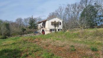 Cosy house in Jakovici, Tinjan, within the spring blossom 