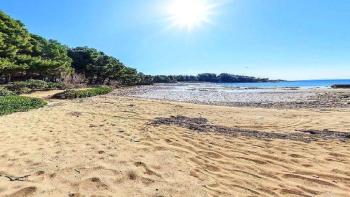 Baugrundstück am Wasser für Touristen- und Gastronomiezwecke auf der Insel Vir 