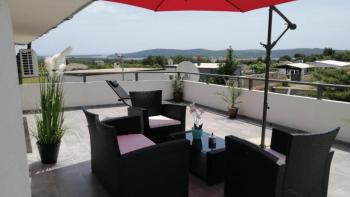Villa of 2 apartments in Pomer, Medulin region, with pool and sea views 