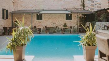 Hostel with swimming pool and restaurant in a unique location in Šibenik 