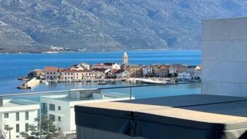 Moderní villetta s výhledem na moře a bazénem nedaleko Zadaru 