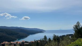 Terrain urbain à Rabac à seulement 250 mètres de la mer 