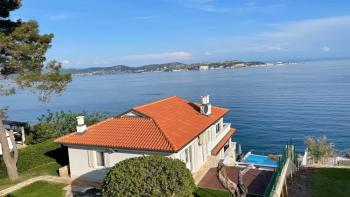 Absolutely unique seafront villa for sale in Umag area, private beach 