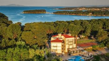 Operational 4**** hotel in Istria on the first line to the sea 