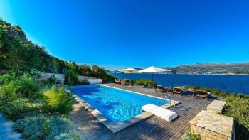 Gyönyörűen elszigetelt első vonalbeli villa egy romantikus szigeten Dubrovnik közelében! 