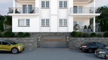 Larger apartment in a new building with a swimming pool, garages and a sea view near the beach and Opatija (Icici) 