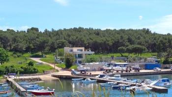 Hervorragende neue, hochmoderne Villa am Meer in Medulin, direkt gegenüber den Yachtpiers 