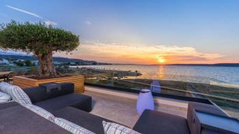 Villa de luxe ultra-moderne au 1er rang de la mer dans la région de Zadar 