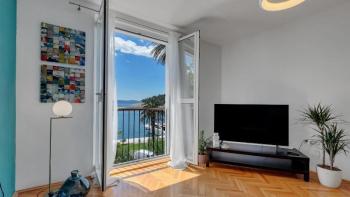 First line apartment in Makarska with open sea views 