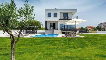 Luxury modern villa with pool in Štinjan cca.1 km from the beaches 