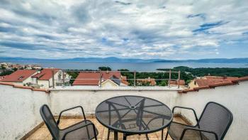 Appartement avec vue imprenable sur la mer et prix incroyablement bas à Njivice, Omišalj 